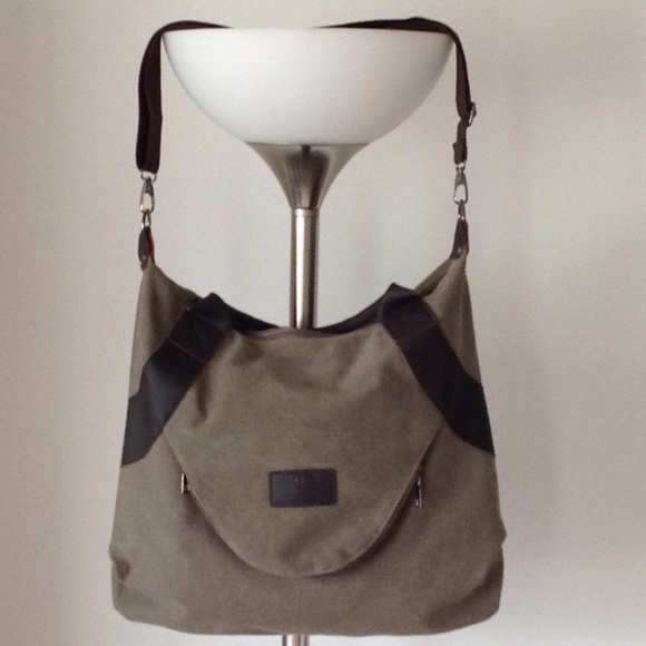 ๐๐บ๐ Grace Callie Designs - Genova Crossbody Bag - Picture 1 of 8